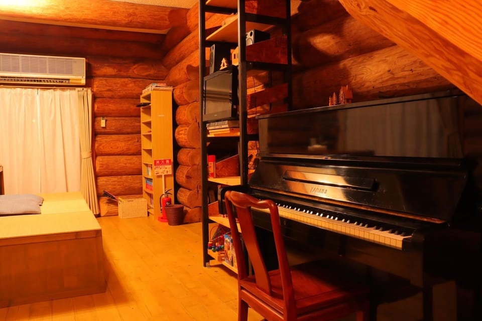 Yufuin Log House no Yado Tom Sawyer Bed and Breakfast in Japan