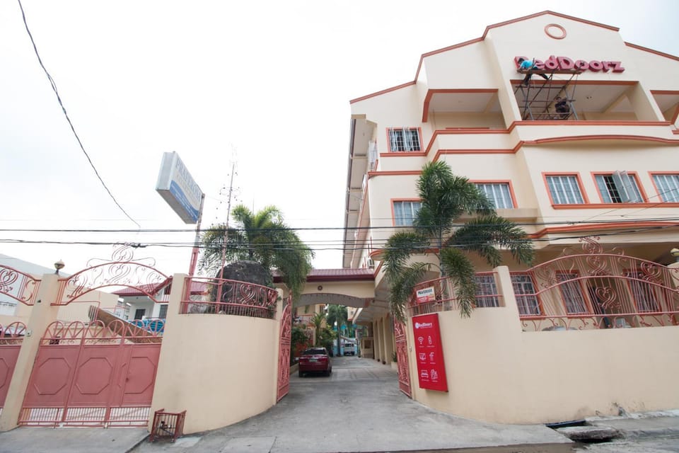 Property building, Facade/entrance, Day, Street view