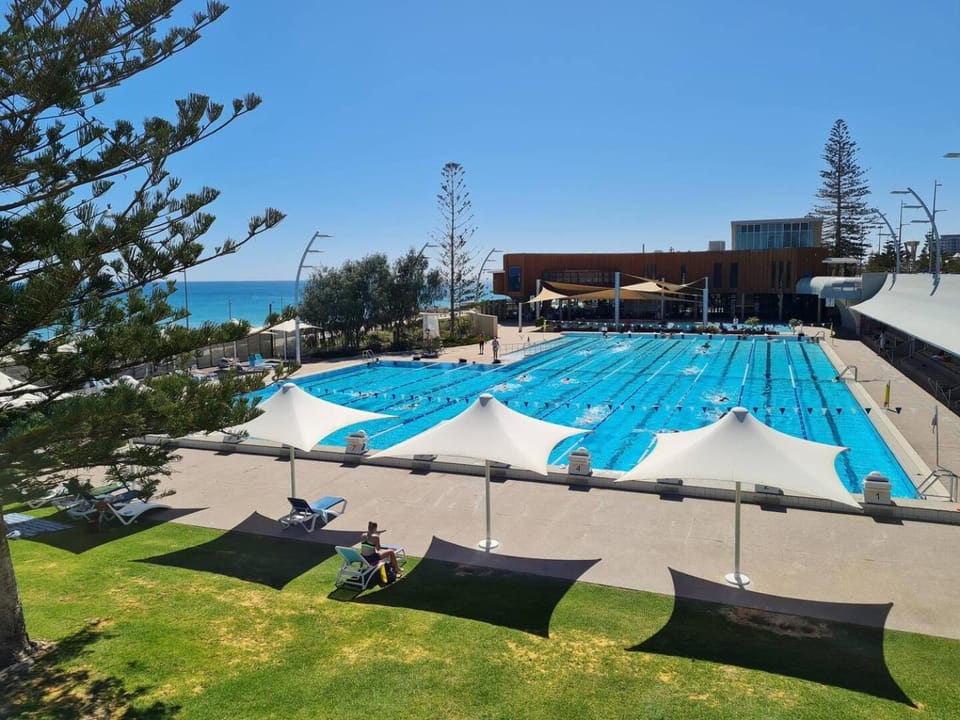 Swimming pool, sunbed