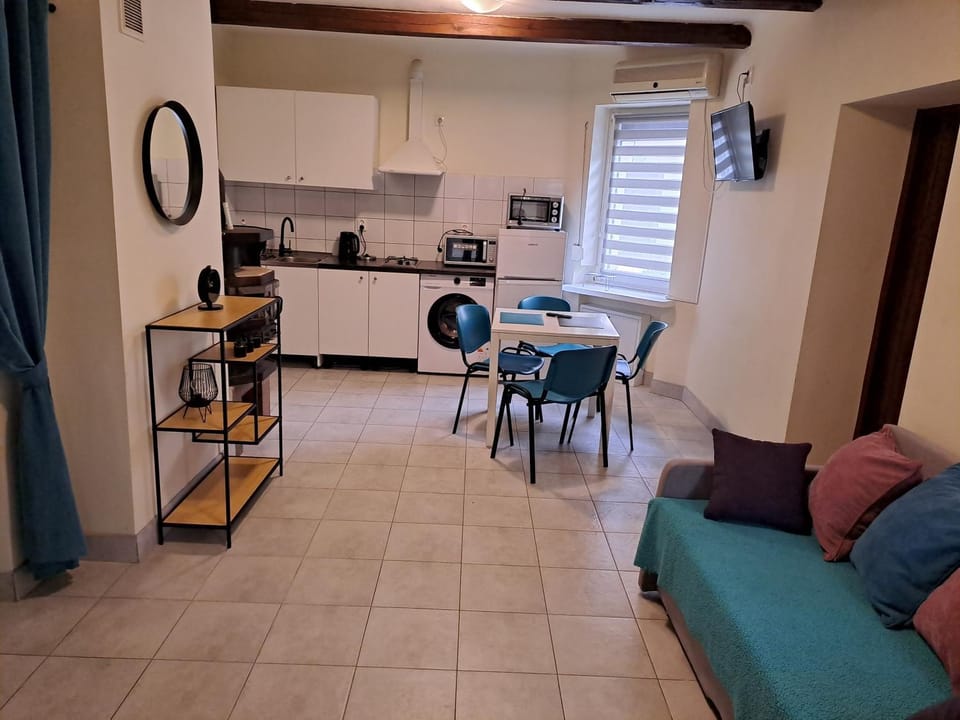 Living room, Dining area