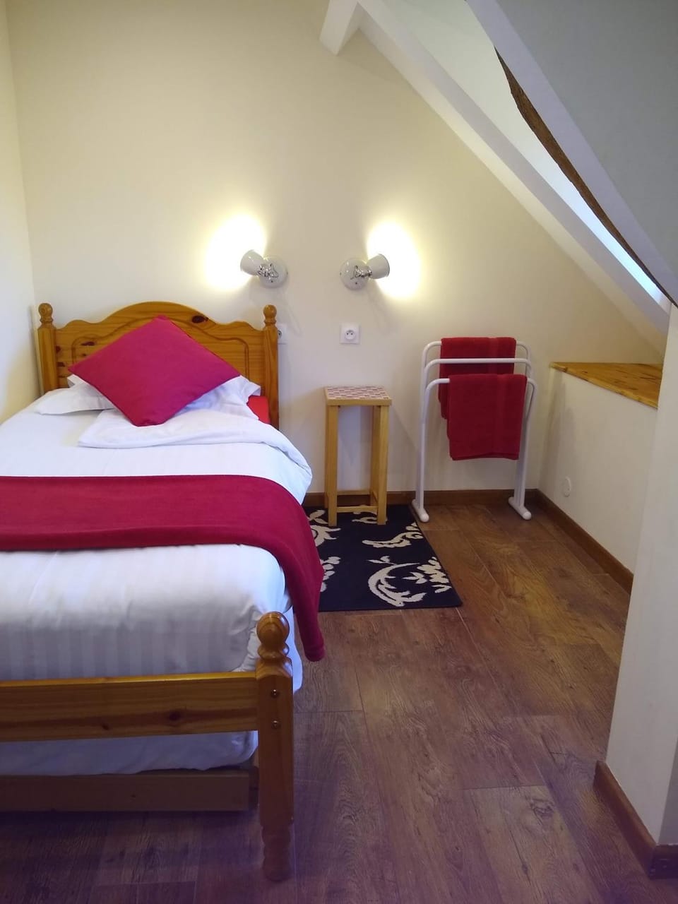 Bed, Photo of the whole room