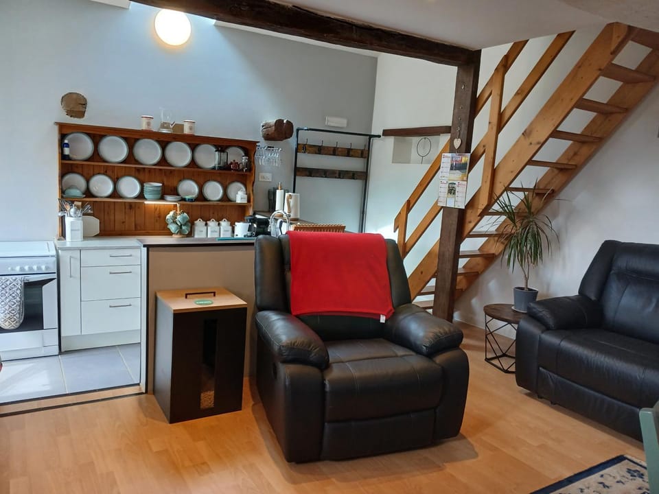 Kitchen or kitchenette, Living room