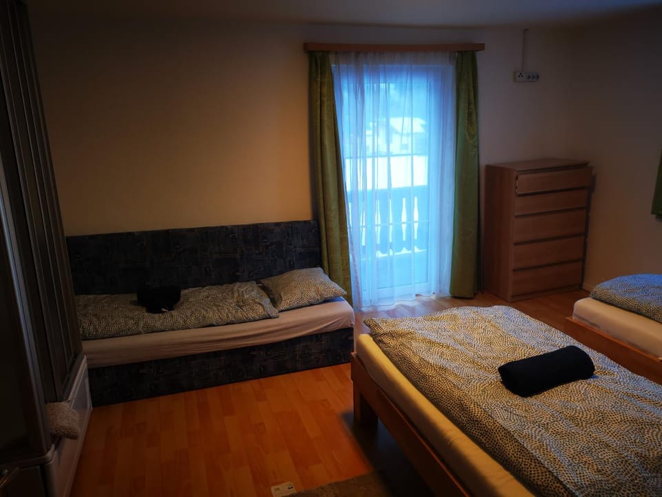 Bedroom, towels