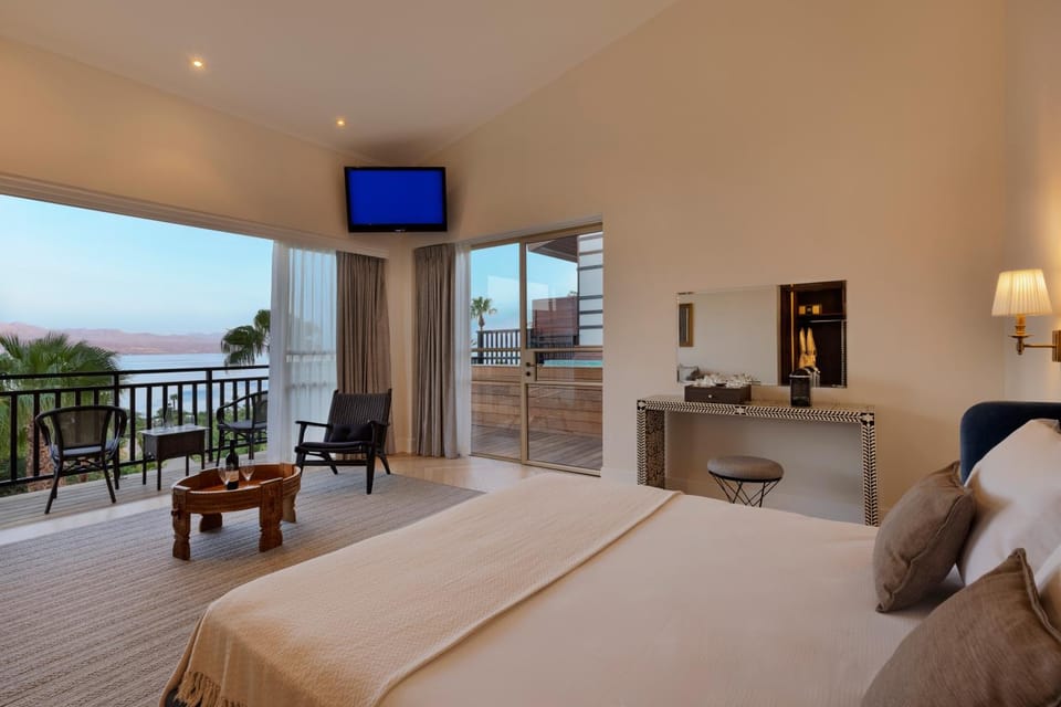 Bed, Balcony/Terrace, Bedroom, Sea view, Swimming pool