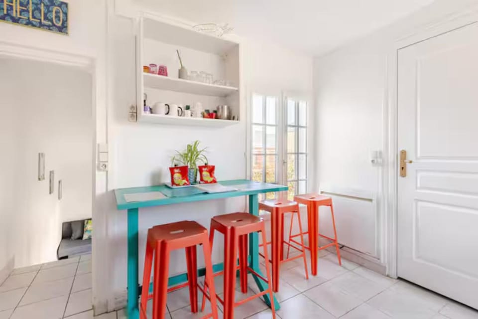 Dining area, kitchen