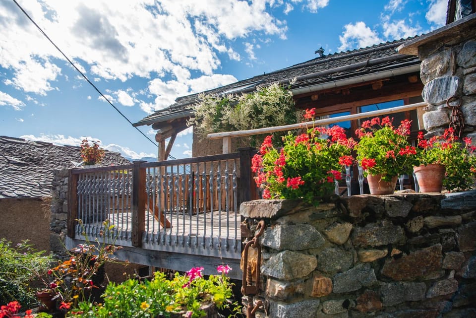 Spring, Summer, Balcony/Terrace, Autumn, Mountain view, Quiet street view, Inner courtyard view