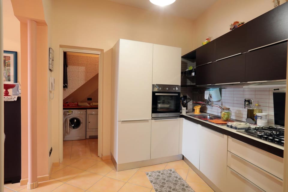Property building, Coffee/tea facilities, Kitchen or kitchenette, dishwasher, oven, washing machine, dryer