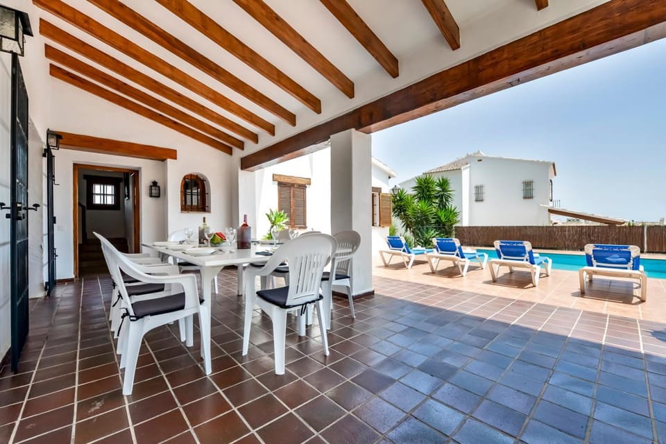Balcony/Terrace, Swimming pool, sunbed