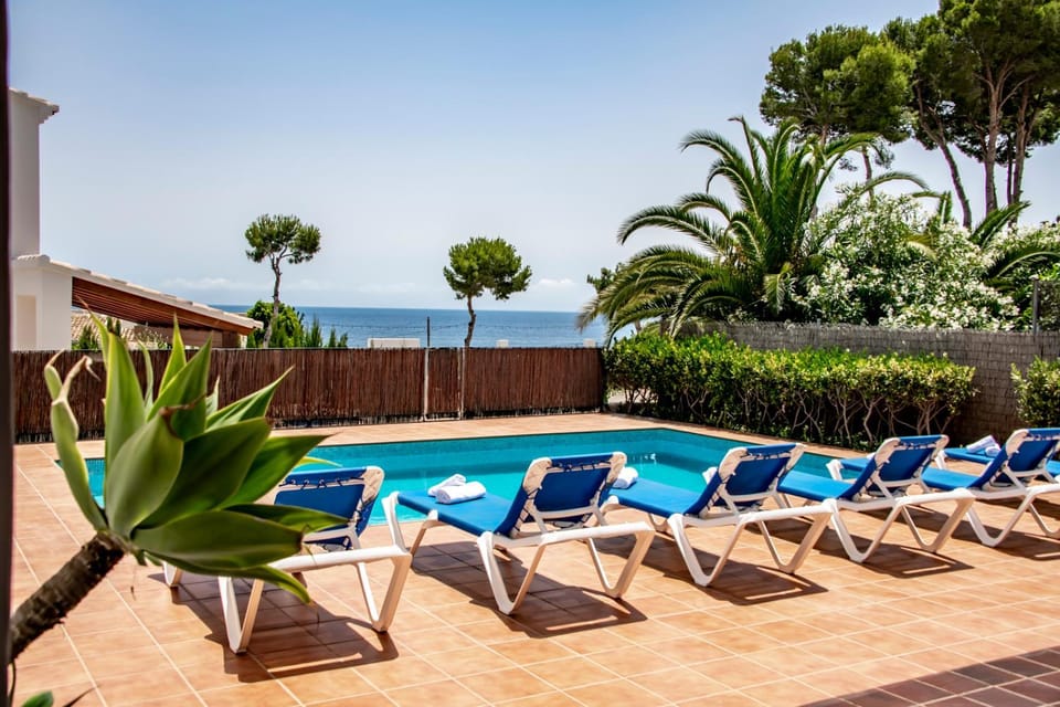 Sea view, Swimming pool, sunbed