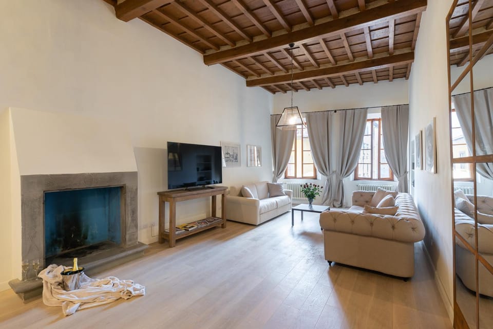 PURE LUXURY IN OLTRARNO FLORENCE Apartment in Florence