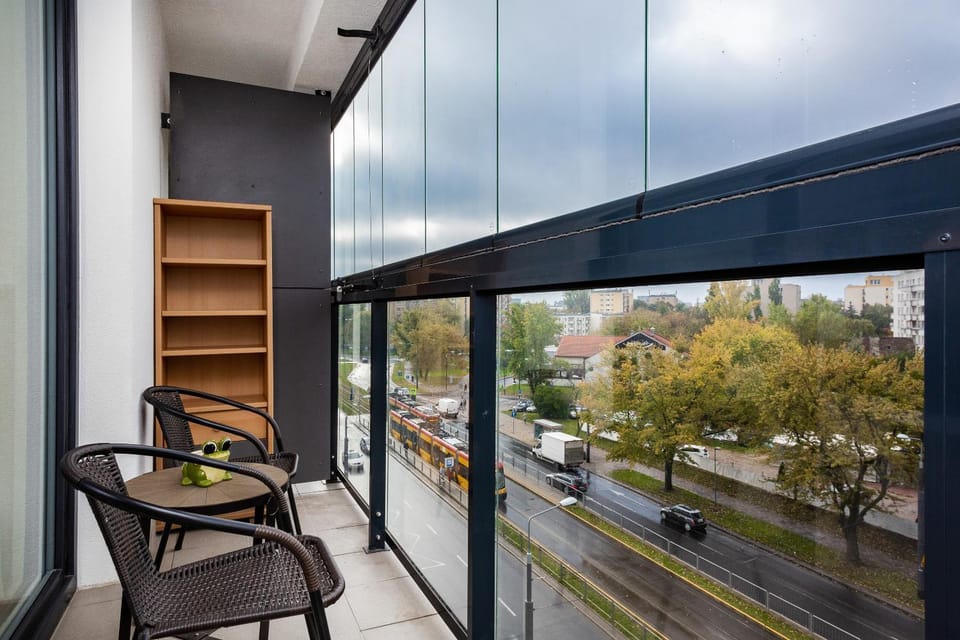Balcony/Terrace, Street view
