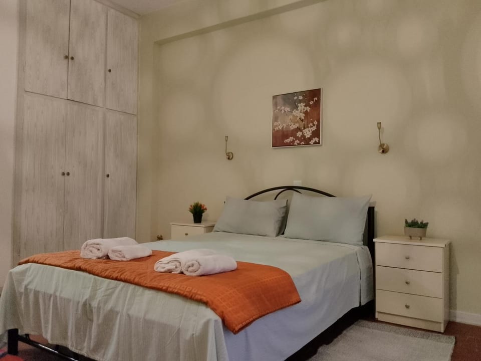 Bed, Photo of the whole room, Bedroom, towels, wardrobe