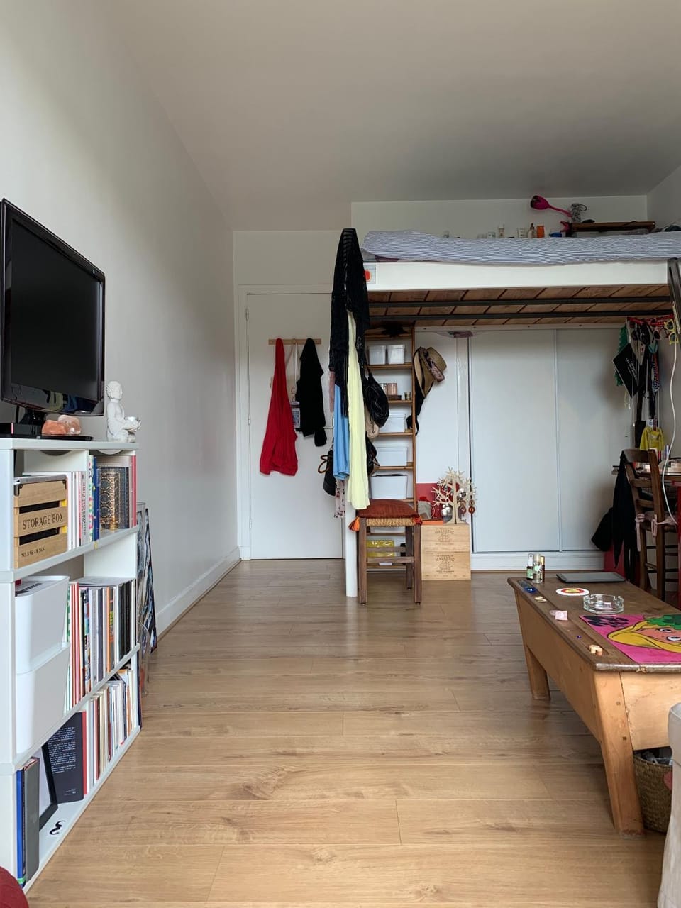 Jolie chambre privée à Paris dans appart de 75m2 Vacation rental in Paris