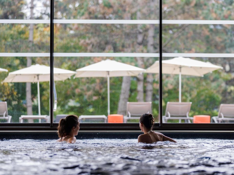 Property building, Hot Tub, Spa and wellness centre/facilities, Swimming pool