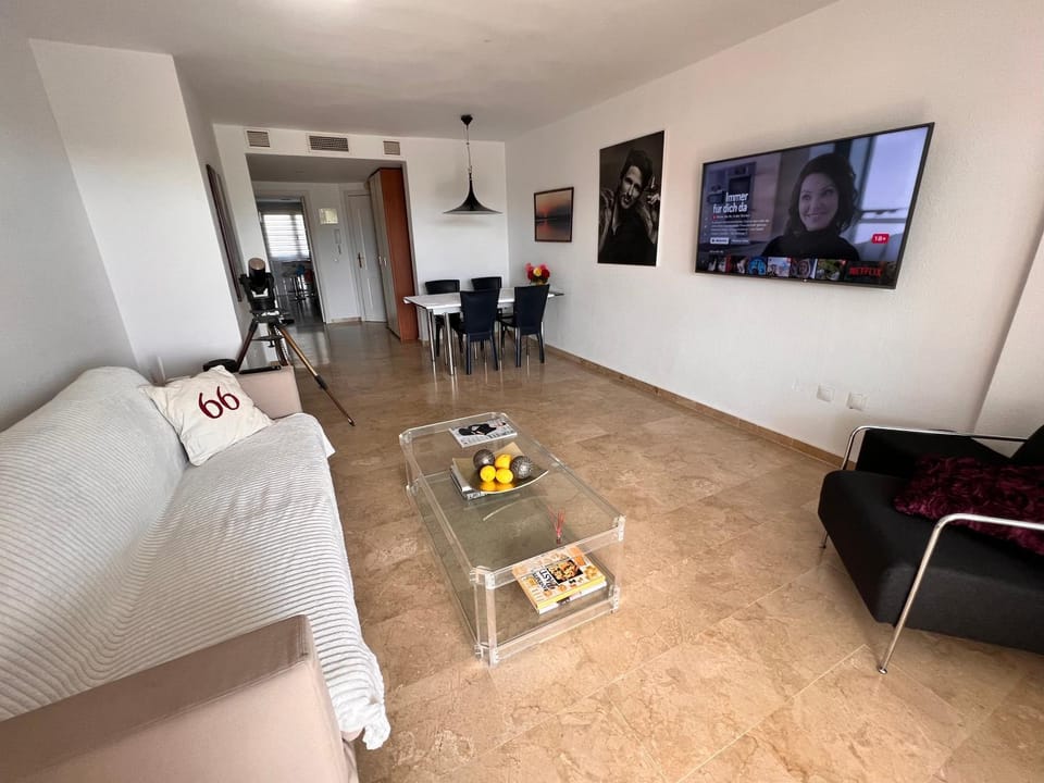 Communal lounge/ TV room, TV and multimedia, Living room, Photo of the whole room, Seating area, Evening entertainment