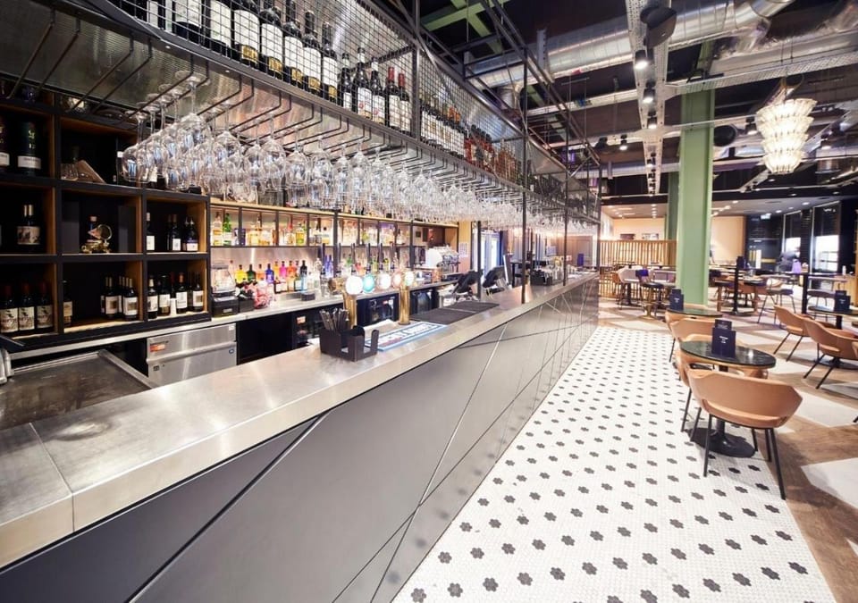 Restaurant/places to eat, Lounge or bar, Food and drinks, Dining area, Food, Lunch, Dinner, Drinks, Alcoholic drinks, Non alcoholic drinks