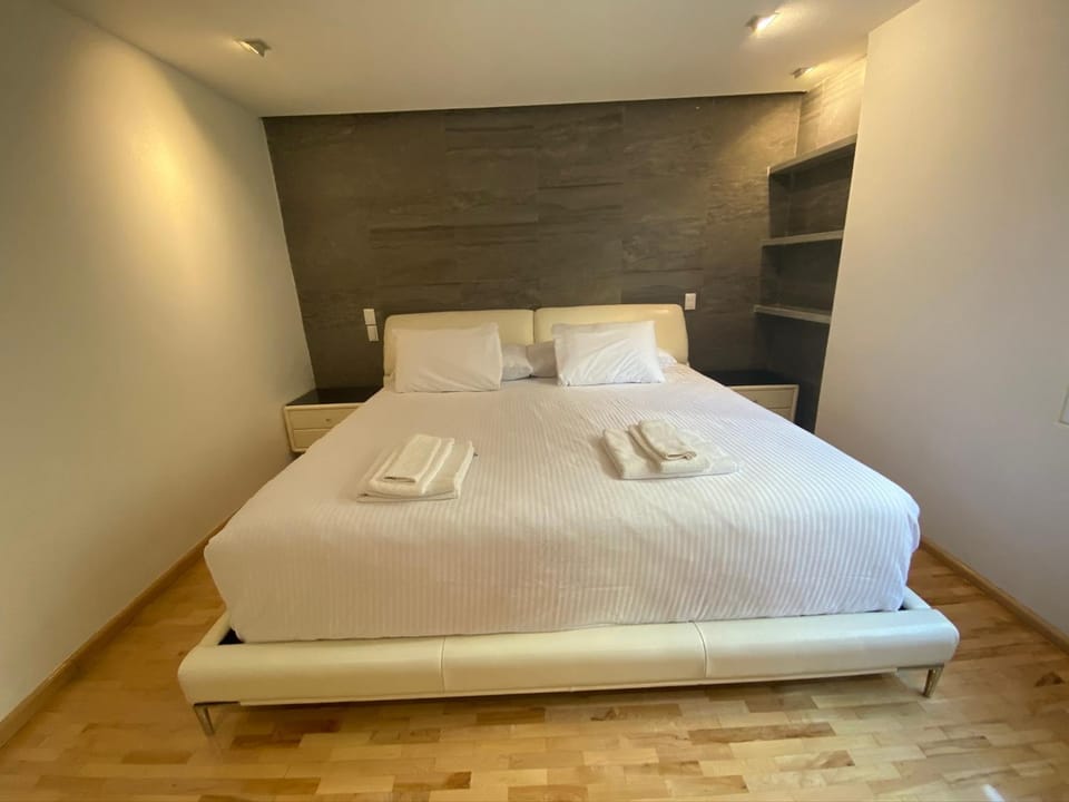 Bed, Photo of the whole room, Bedroom, towels