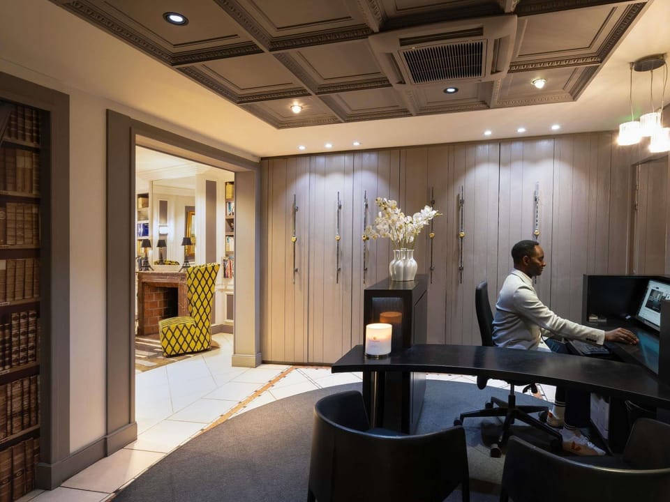 Lobby or reception, Other, On site