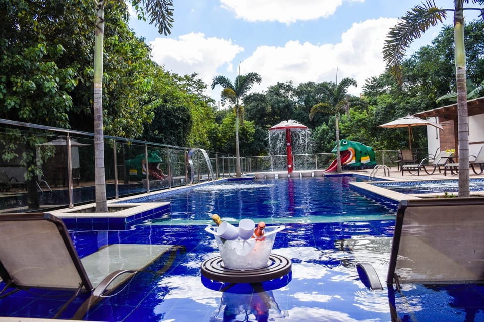 Restaurant/places to eat, Swimming pool