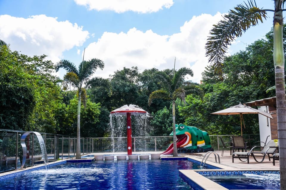 Restaurant/places to eat, Swimming pool