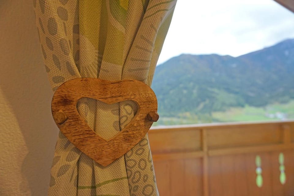 Decorative detail, Mountain view
