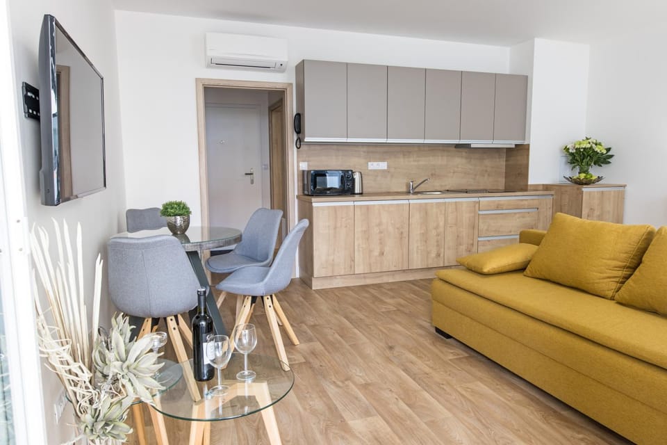 Kitchen or kitchenette, Living room, Seating area