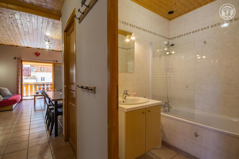 Bathroom, Living room, Bath