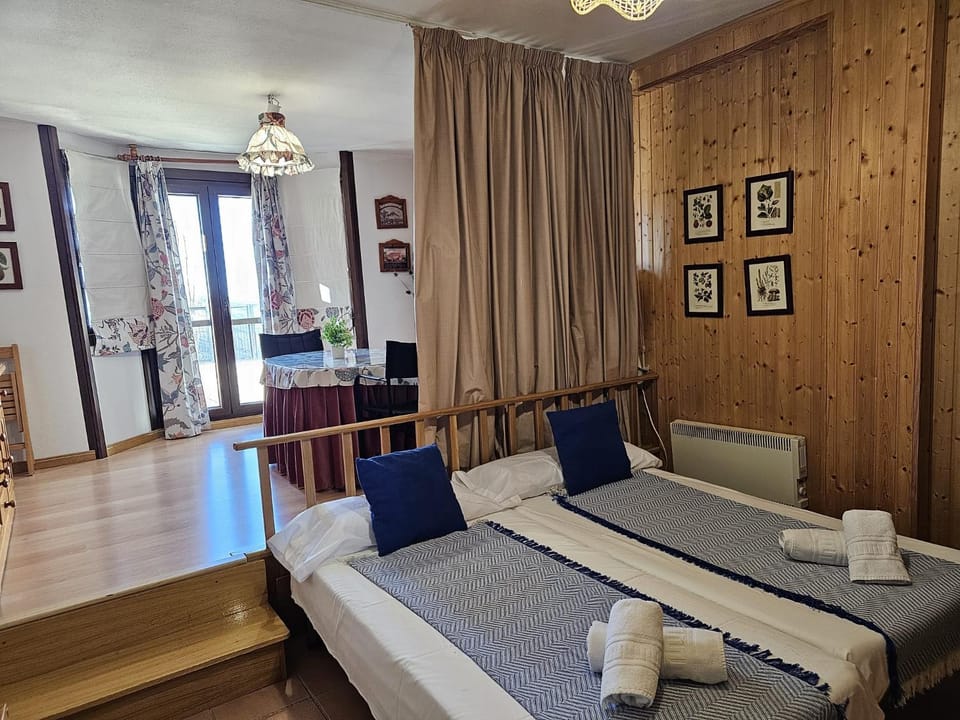 Bed, Living room, Photo of the whole room