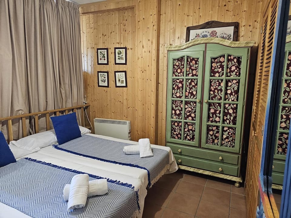 Bed, Photo of the whole room
