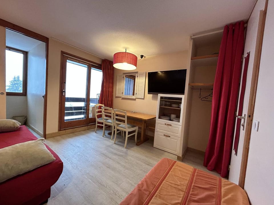 Appartement rénové à Méribel, 1 chambre, 3 couchages, balcon, accès pistes, casier à skis, WIFI - FR-1-355-175 Apartment in Les Allues