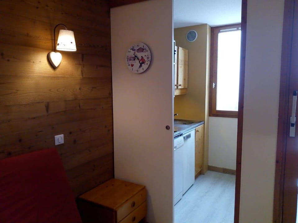 Appartement rénové à Méribel, 1 chambre, 3 couchages, balcon, accès pistes, casier à skis, WIFI - FR-1-355-175 Apartment in Les Allues