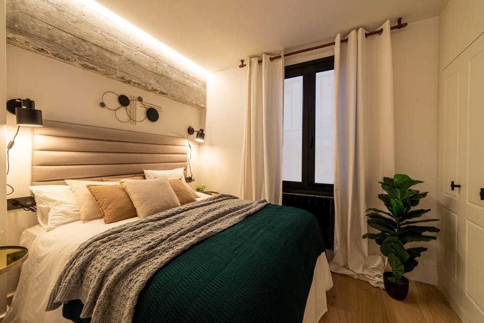Bed, Photo of the whole room, Bedroom