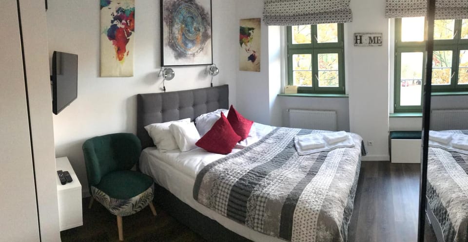 Bed, Photo of the whole room