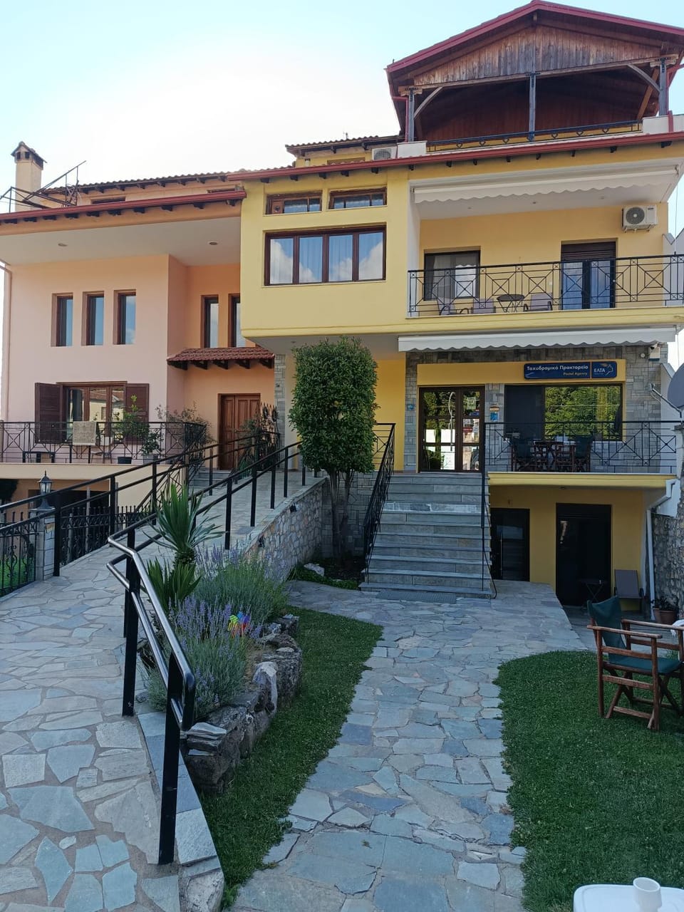 Property building, Spring, Day, Garden, Garden view