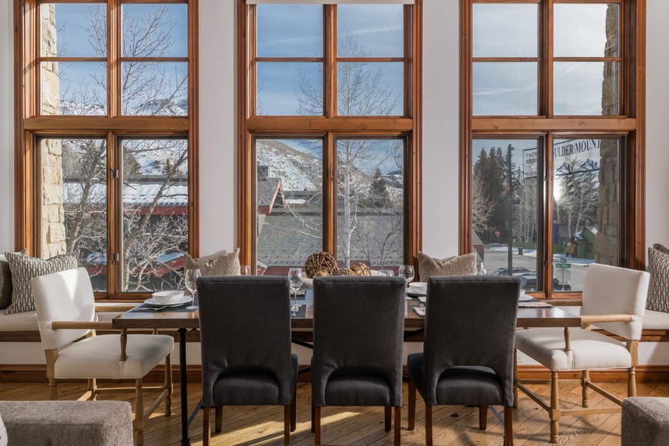 Day, Winter, View (from property/room), Seating area, Dining area, Mountain view, furniture