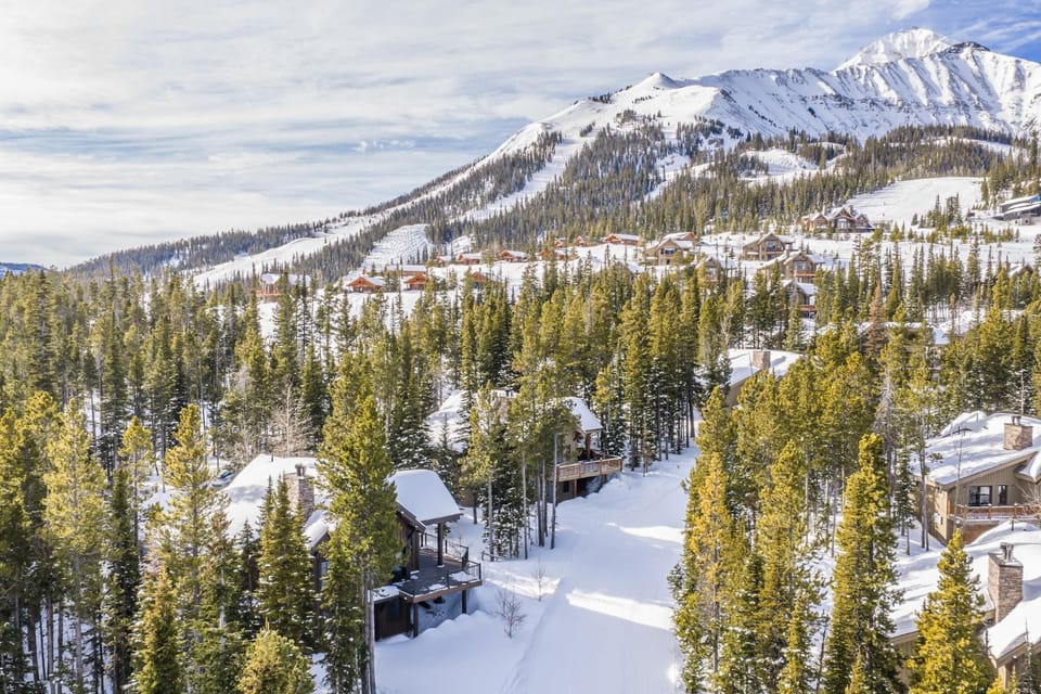 Day, Neighbourhood, Natural landscape, Bird's eye view, Winter, Mountain view