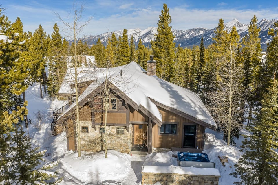 Property building, Day, Natural landscape, Bird's eye view, Winter, Hot Tub, Mountain view