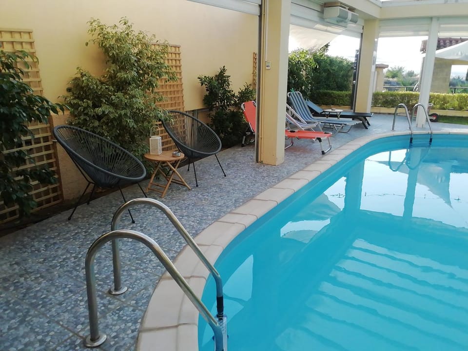 Pool view, Swimming pool, sunbed