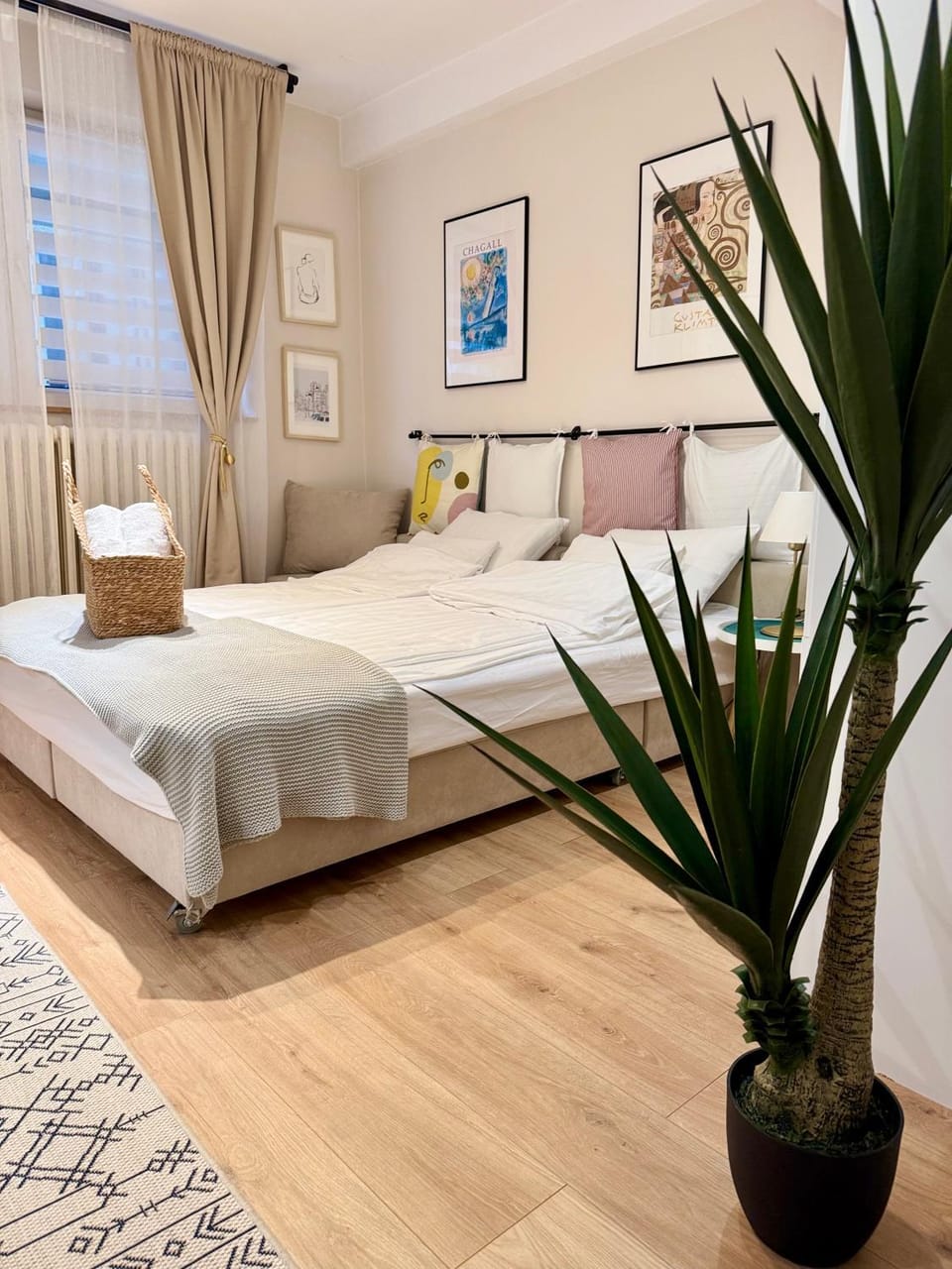 Bed, Photo of the whole room, Bedroom