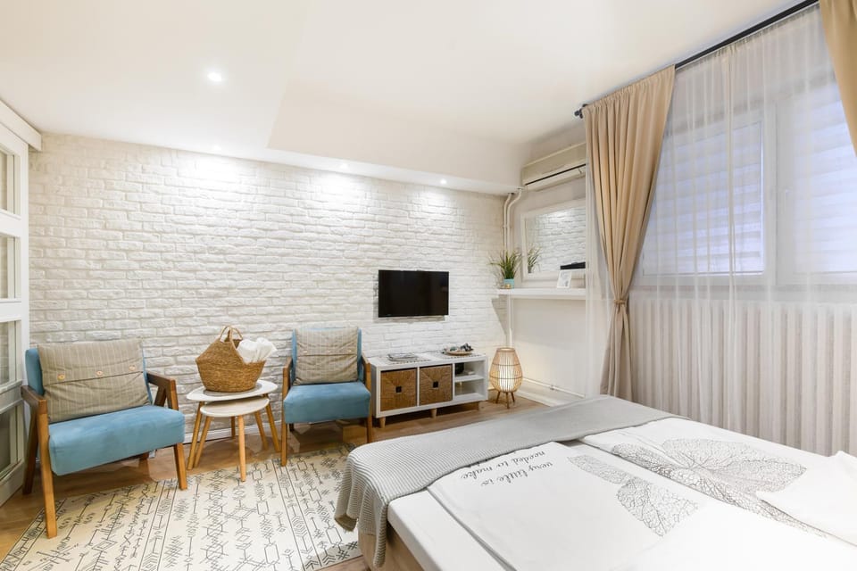 TV and multimedia, Living room, Bedroom