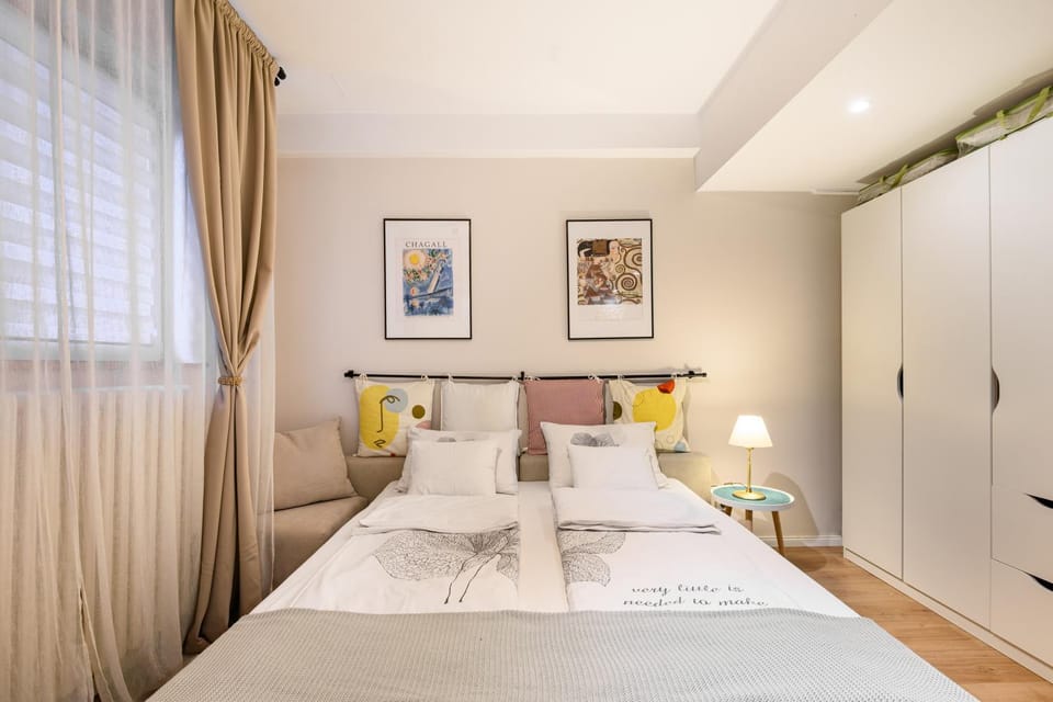 Bed, Living room, Bedroom, wardrobe