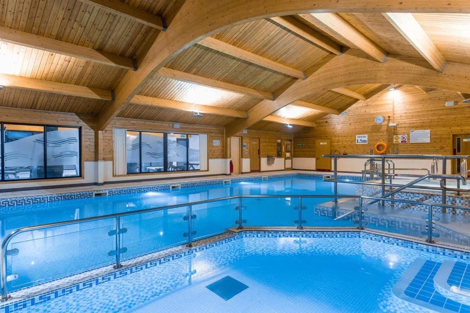Keer Lodge a lakeshore haven Pine Lake Resort House in England