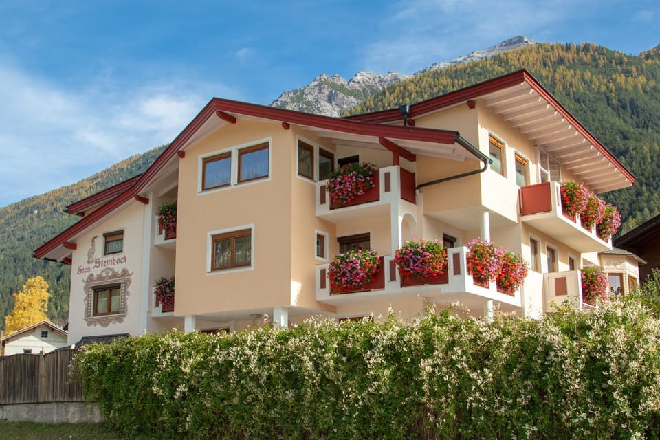 Haus Steinbock Bed and Breakfast in Neustift im Stubaital
