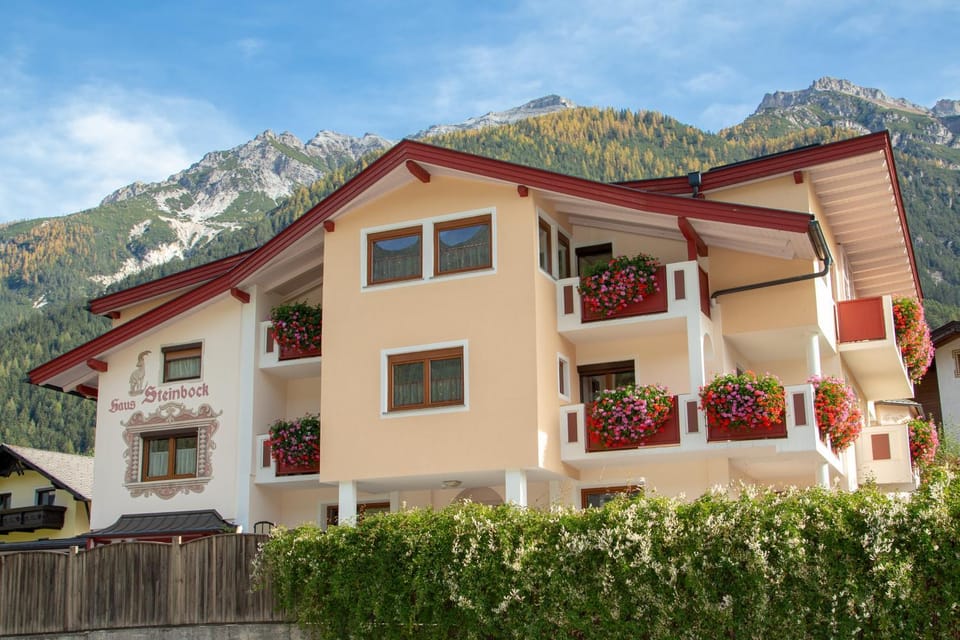 Haus Steinbock Bed and Breakfast in Neustift im Stubaital