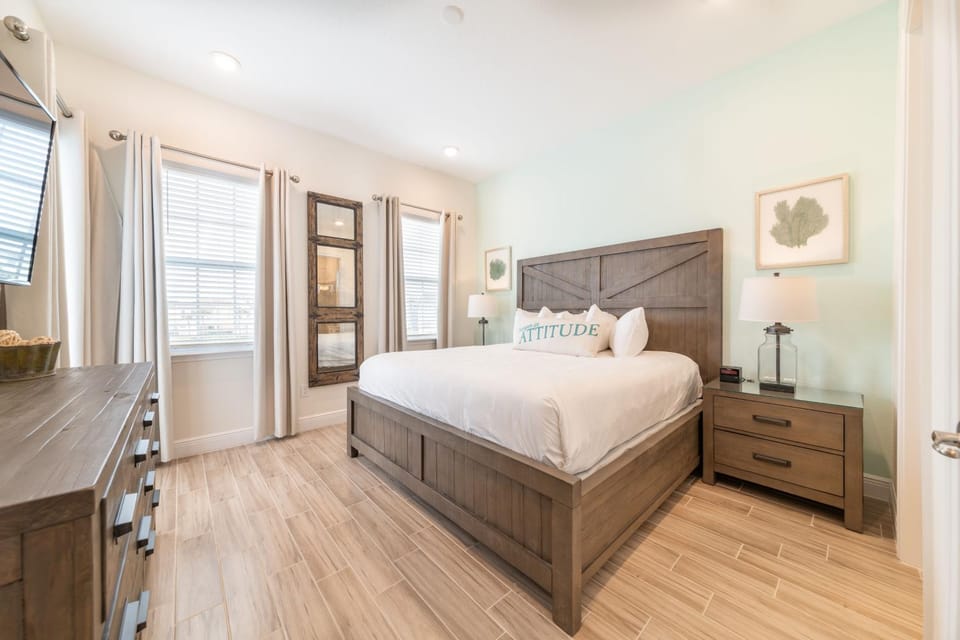 Waterfront Cottage With Private Pool Near Disney And Margaritaville Resort & Island H20 Access - 7985Su House in Bay Lake