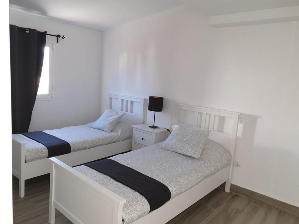 Photo of the whole room, Bedroom