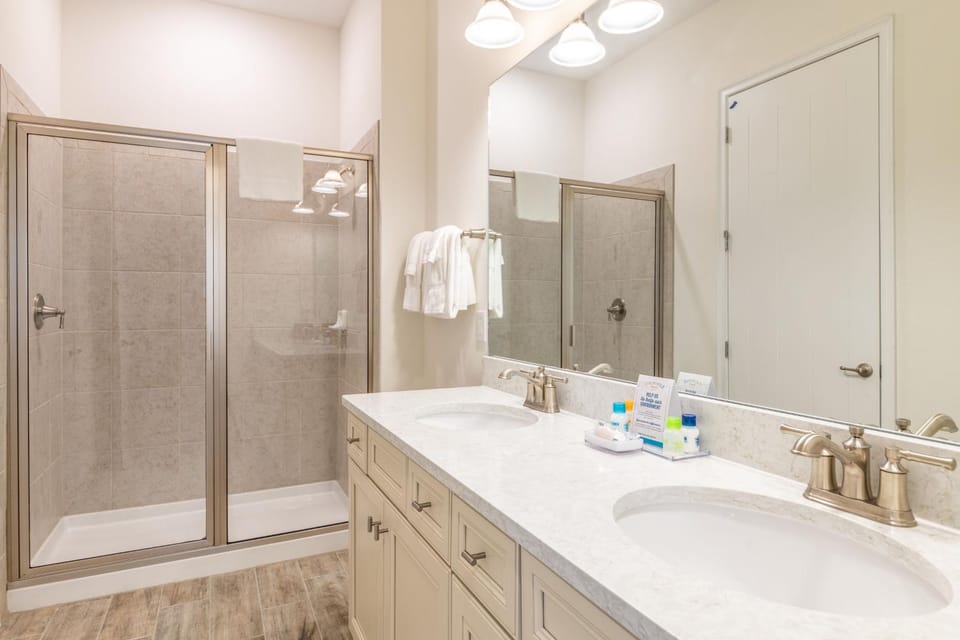 Shower, Bathroom, towels