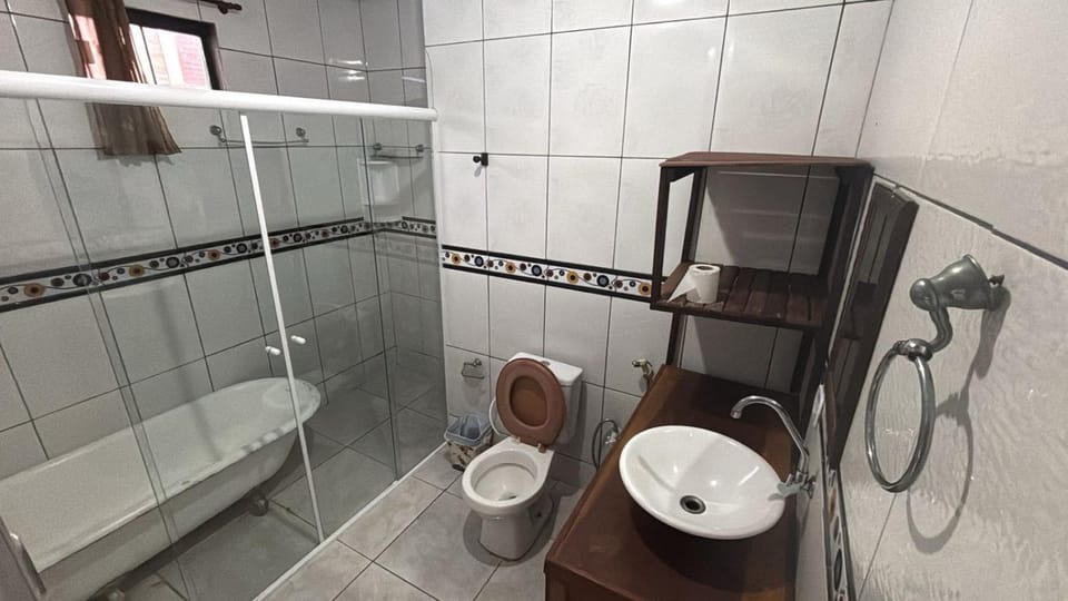 Recanto Pousada JU&JU com piscina COMPARTILHADA Inn in Pontal do Paraná