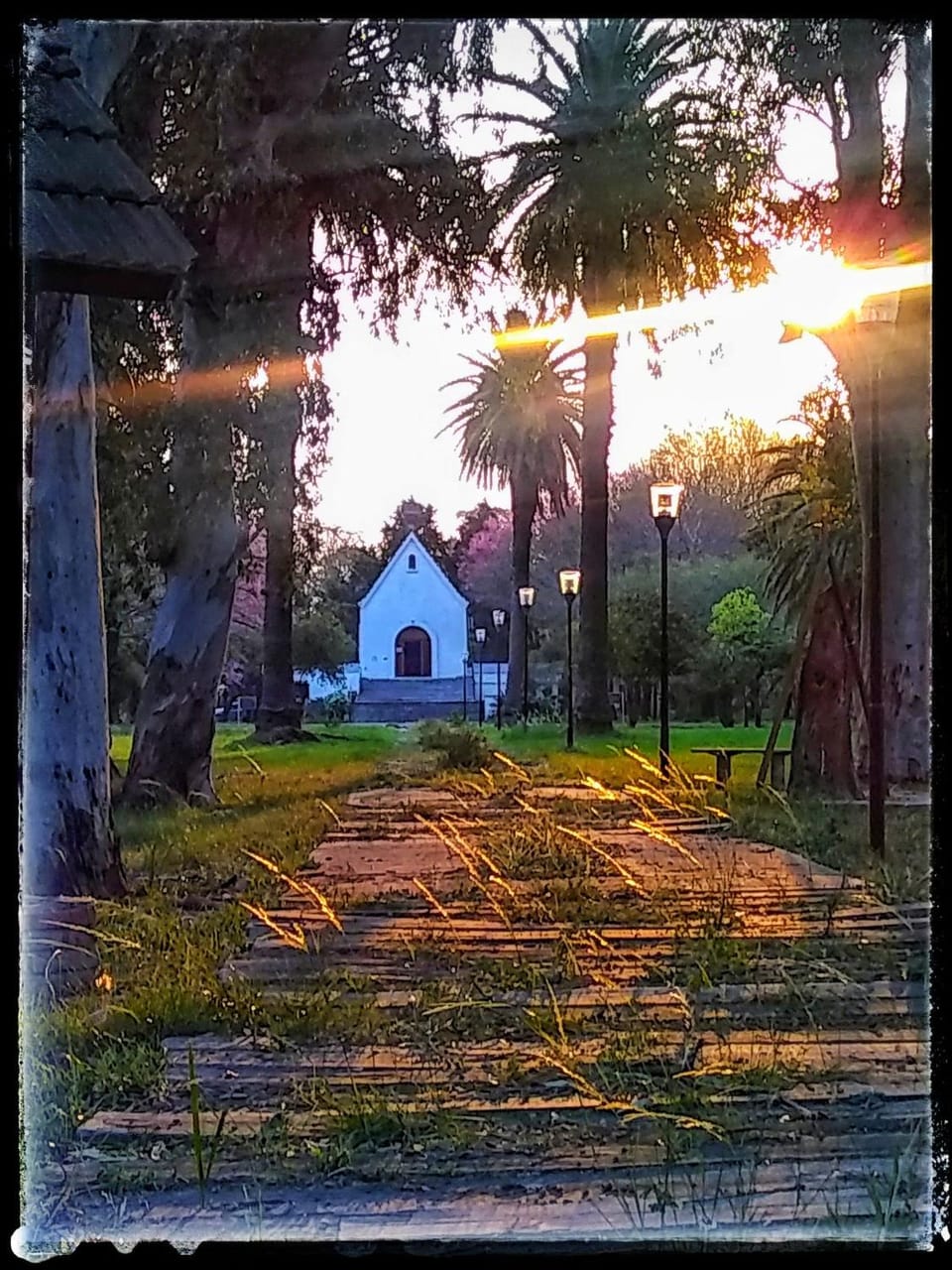 Nearby landmark, Neighbourhood