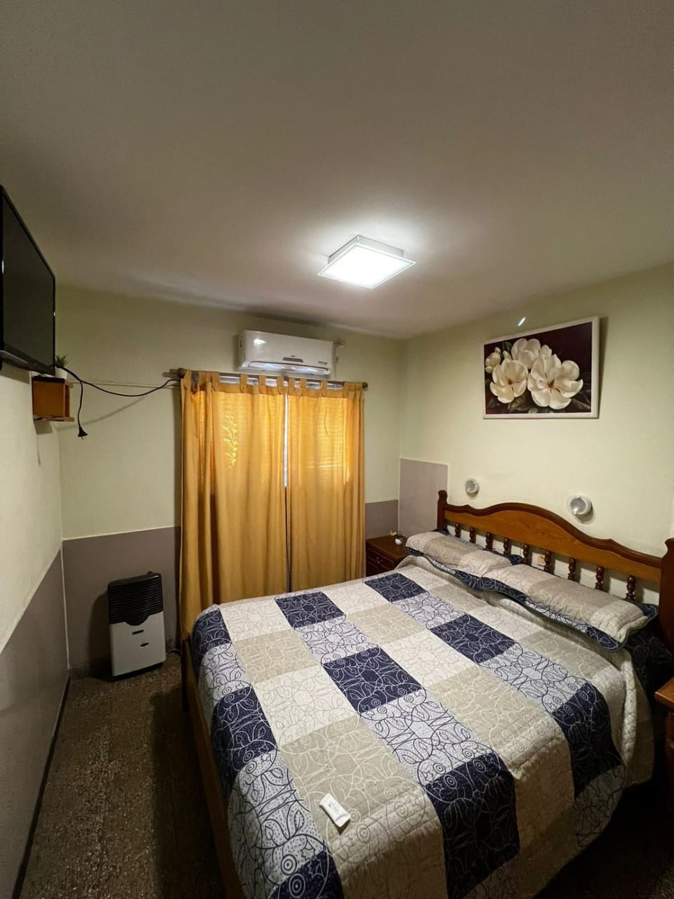 Bed, TV and multimedia, Photo of the whole room, Bedroom, heating, air conditioner